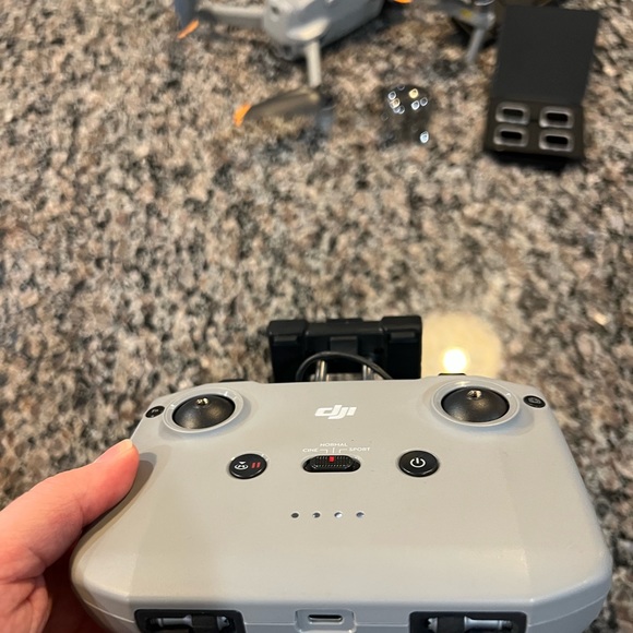 DJI air2s fly more bundle - Picture 9 of 11